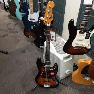 Classic Vibe 60s Jazz Bass, Laurel Fingerboard - 3-Tone Sunburst